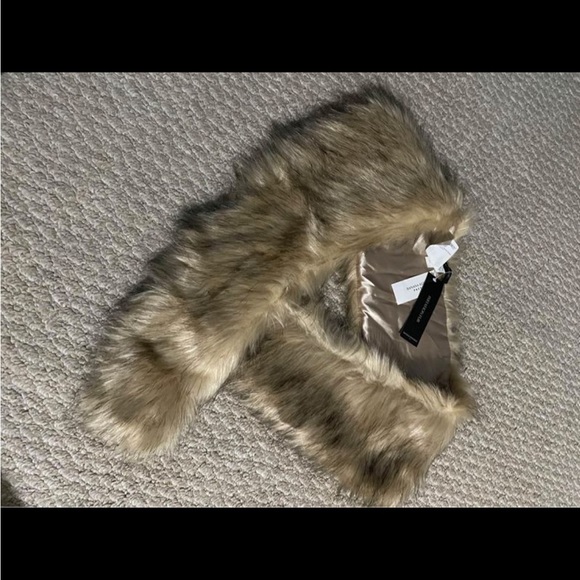 Imitation fur Scarf from Banana Republic - Picture 2 of 3